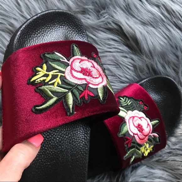 NWB 🌹 VELVET ROSE EMBROIDERED PATCH SLIDE - Picture 6 of 8